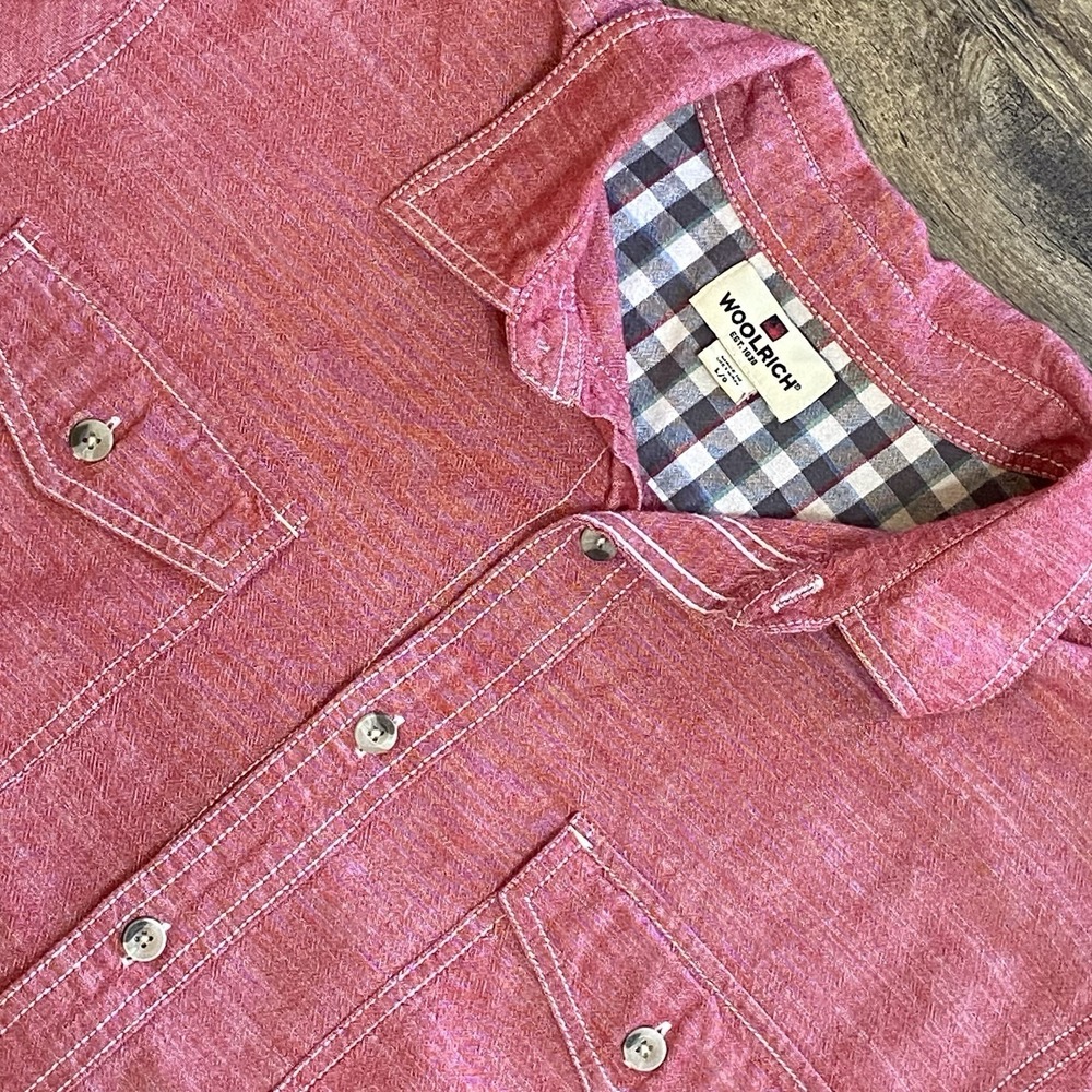 Woolrich Button Shirt Men LARGE Red Chambray Flap Pockets Stitching Short Sleeve